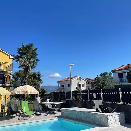 Tom's House דירה *