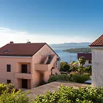 Tom's House * Njivice