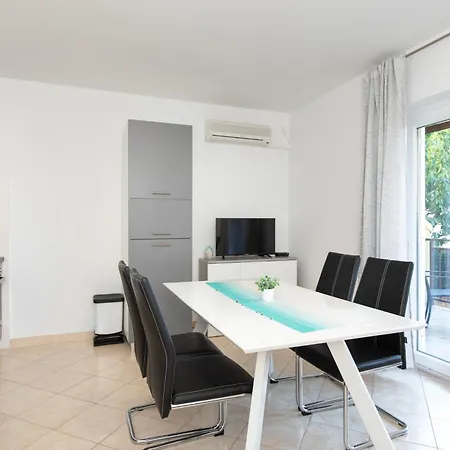 Tom's House Apartman Njivice