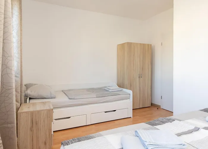 Tom's House Apartamento Njivice