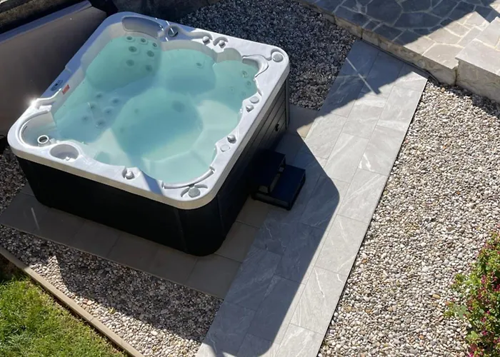 Tom's House Apartamento Njivice